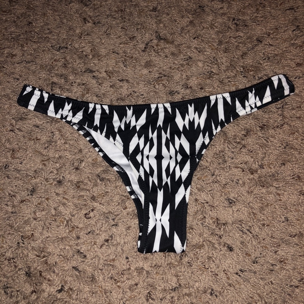 Cheeky swim bottom